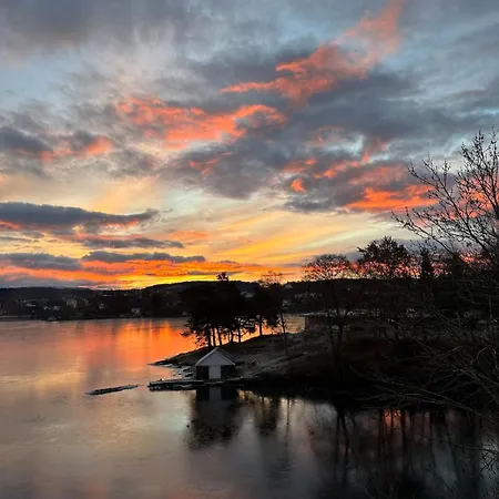 Modern With Stunning View And Access To Sea Bergen