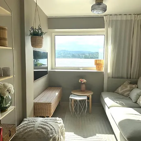 Lejlighed Modern With Stunning View And Access To Sea Bergen