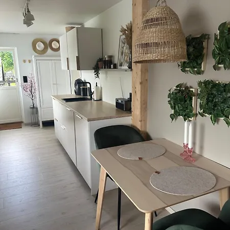 Modern With Stunning View And Access To Sea דירה